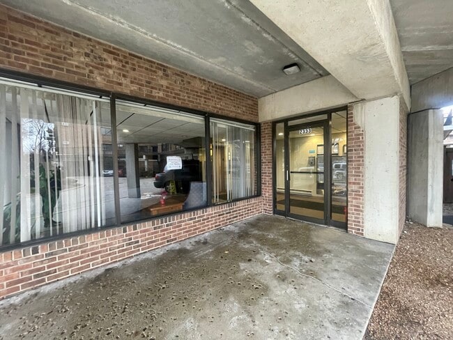 Foto del edificio - 2333 N Neva Ave