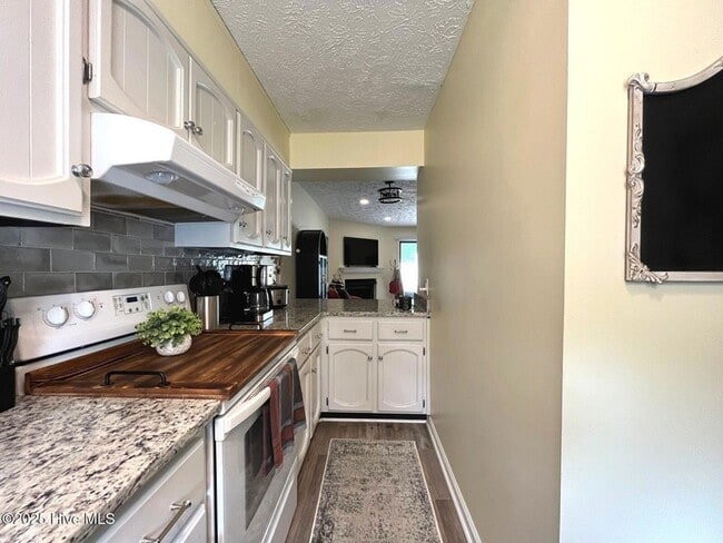 Building Photo - 940 Linden Rd