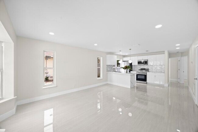 Foto del edificio - 5664 Boynton Cres