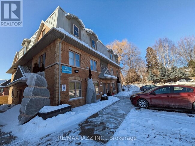 Building Photo - 762 King St E