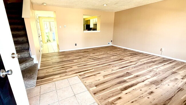 Building Photo - 25 Dorchester Cir