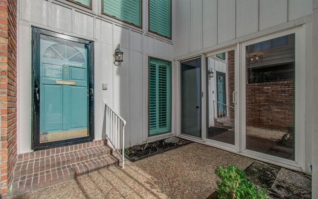 Foto del edificio - 5867 Sugar Hill Dr