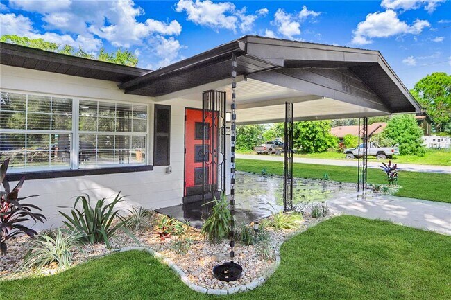 Building Photo - 223 Pinehurst Dr