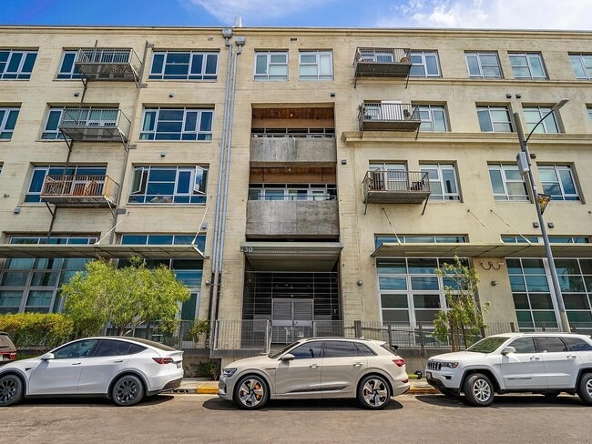 Building Photo - 510 S Hewitt St