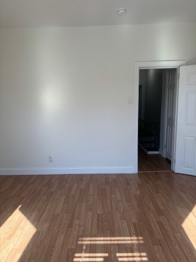Foto del edificio - Affordably Priced Home - Elmwood Park