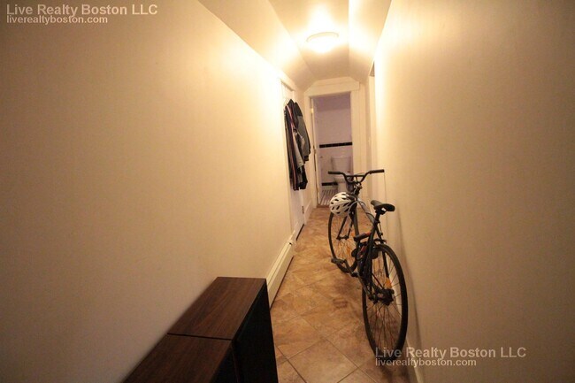 Building Photo - 11 Saint Lukes Rd