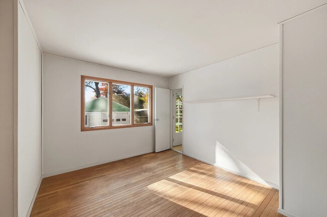 Building Photo - 231 Schilling St