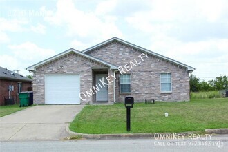 Building Photo - 1710 Manor Garden Curve