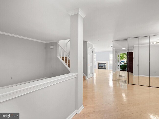 Building Photo - 211 Canterbury Ct