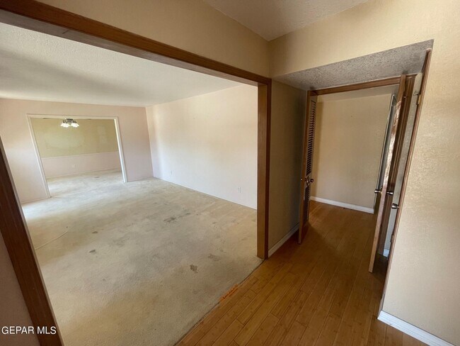 Foto del edificio - 9312 Mcfall Dr