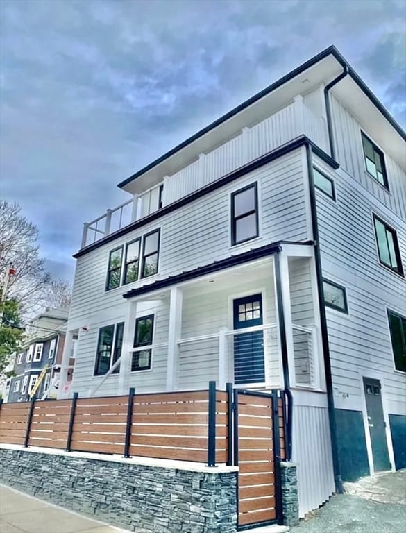 Building Photo - 35 Hunnewell Ave