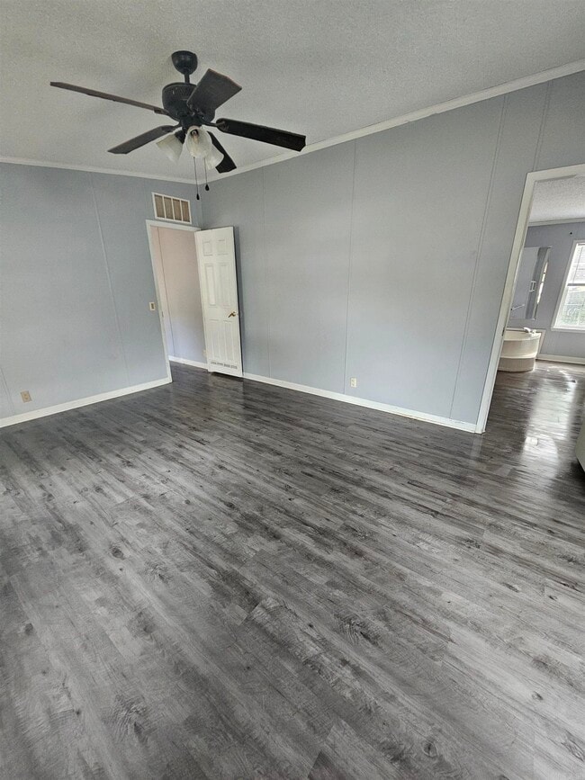 Building Photo - 3345 Confederate Dr