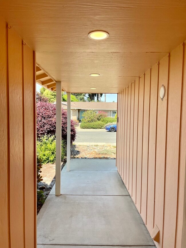 Entry porch - 972 McKenzie Ave