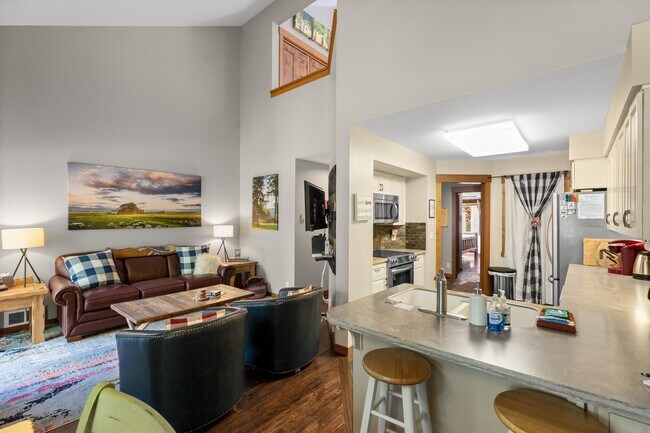 Foto del edificio - 1750 E Lakeshore Dr