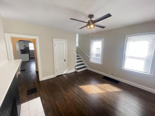Building Photo - 1354 Oakwood Ave