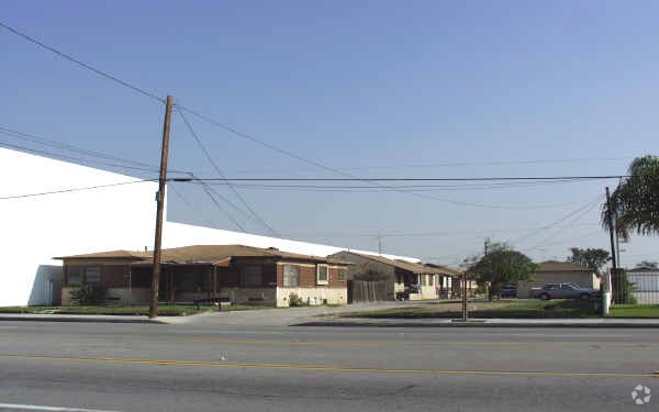 Primary Photo - 21212-21214 Figueroa St