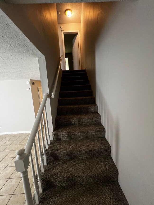 Foto del edificio - 2708 Greystone Ct