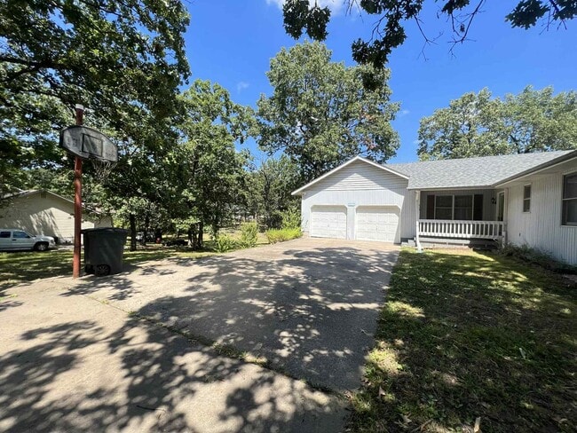Building Photo - COMING SOON:  Beautiful 3 BEDROOM / 2.5 BA...