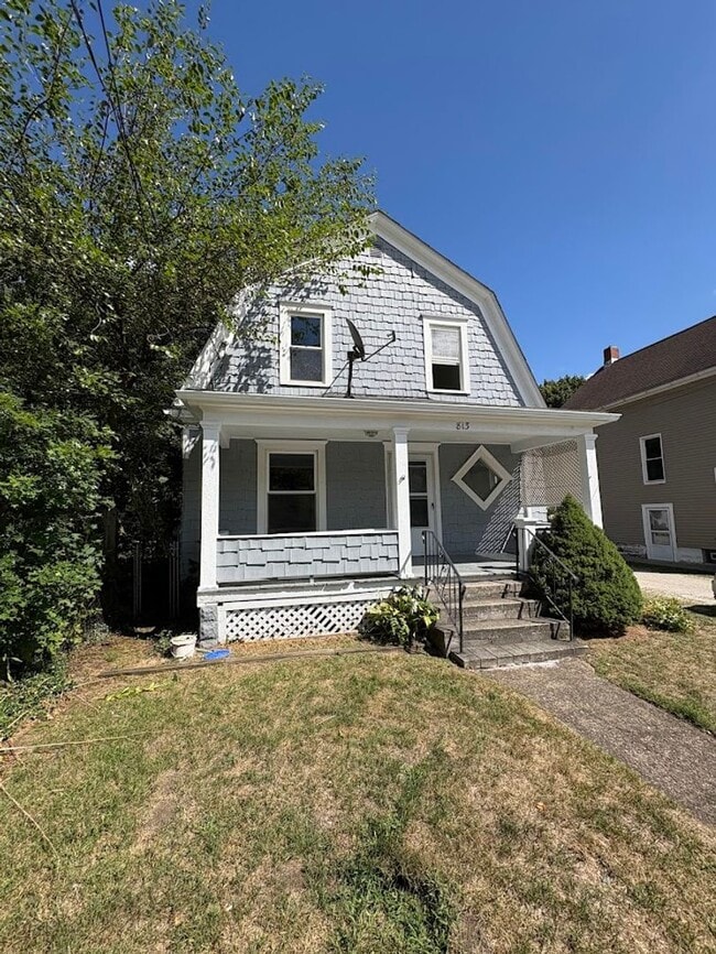 Building Photo - Three bedroom two bathroom home for rent