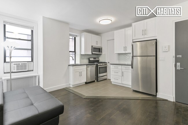 Building Photo - 19 W 55th St