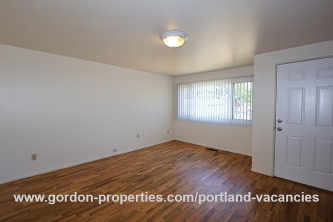 Building Photo - SE Tenino St - Brentwood-Darlington 3 bedr...