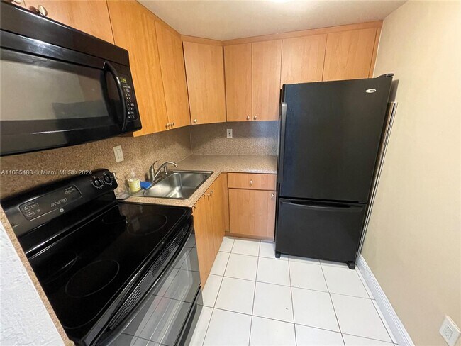 Foto del edificio - 8605 SW 68th Ct