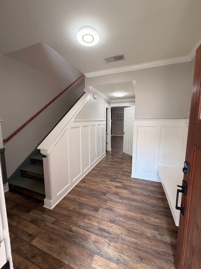 Foto del edificio - Available Now!