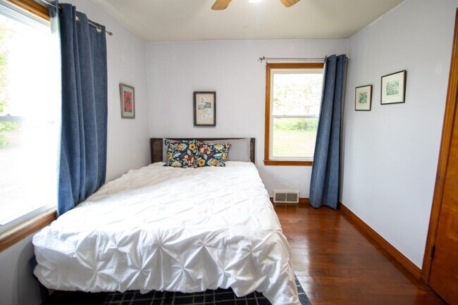 Foto del edificio - 1311 Paris Rd