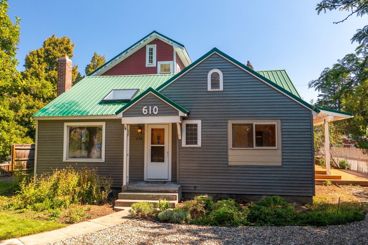 Primary Photo - Spacious home close to CWU!