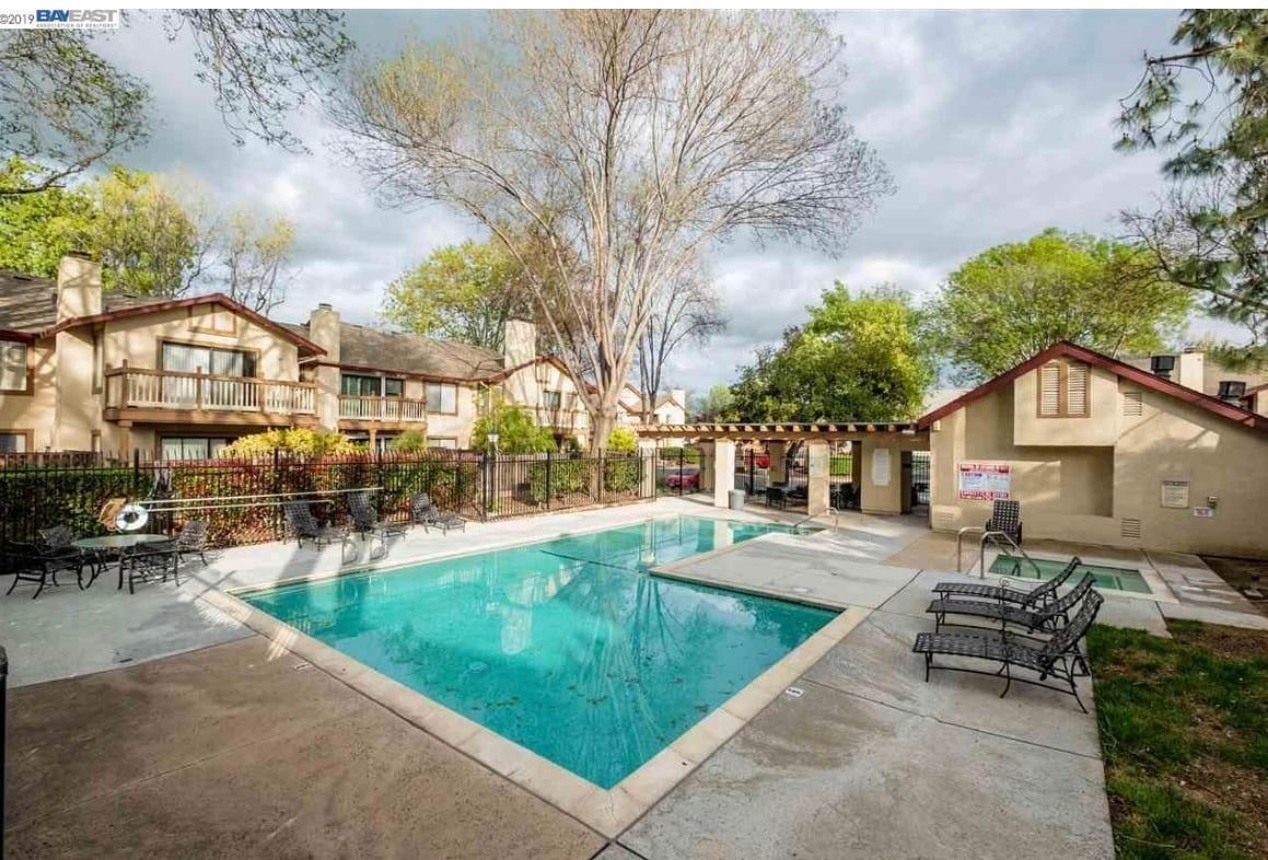 Community Swimming Pool - 38774 Huntington Cir