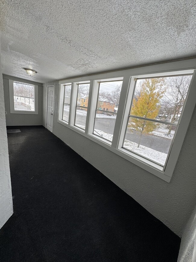 Building Photo - 858 Kalamazoo Ave SE