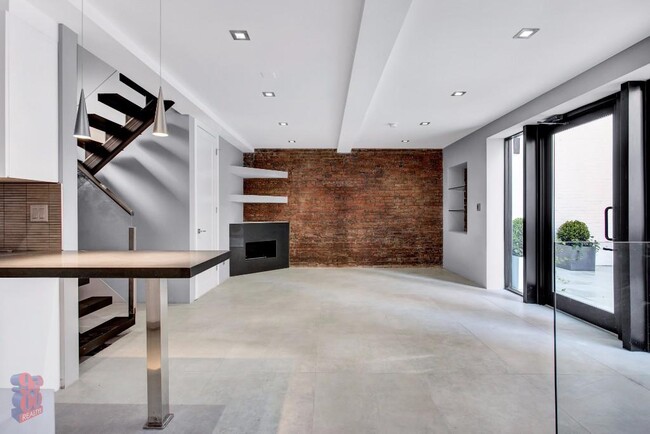 Foto del edificio - 213 E 26th St