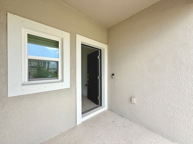 Foto del edificio - New - Never Lived In Townhome - Lakewood R...