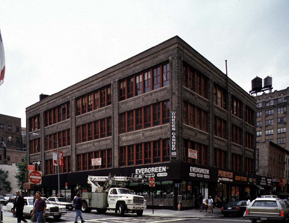 Foto del edificio - 100 Willoughby St