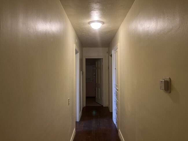 Building Photo - "Charming 2-Bedroom unit in Prime Oklahoma...