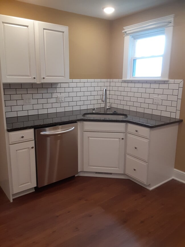 Fregadero de esquina - 126 Euclid Pl