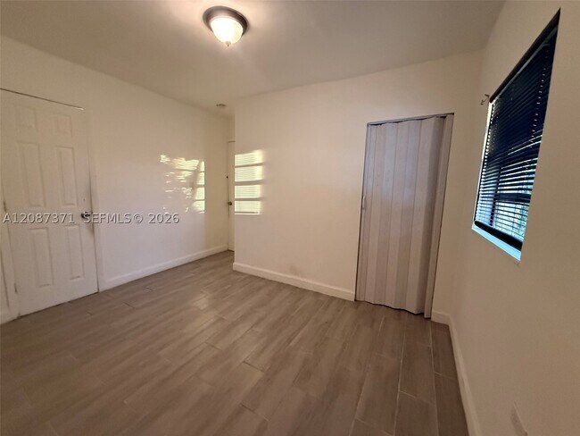 Foto del edificio - 237 NE 58th St