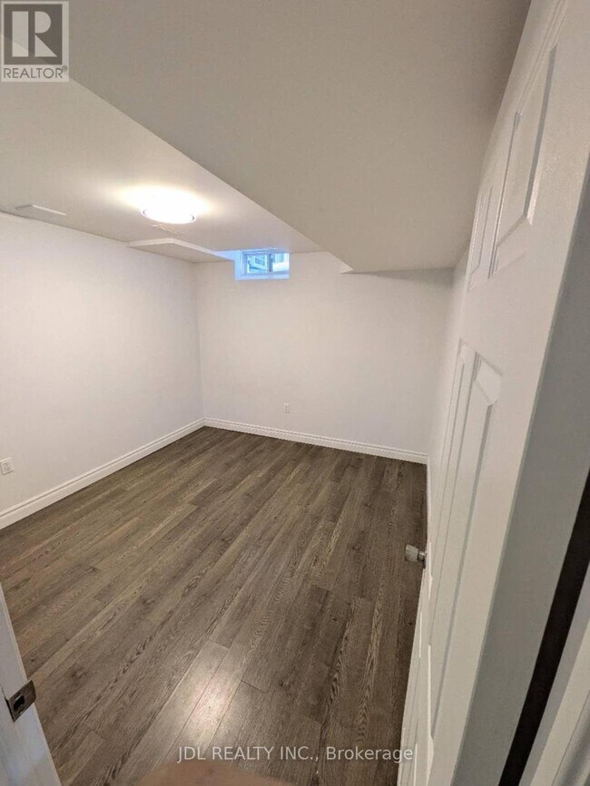 Photo du bâtiment - 727 Caboto Trail