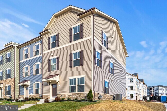 Building Photo - 5821 GARDEN WALK Dr