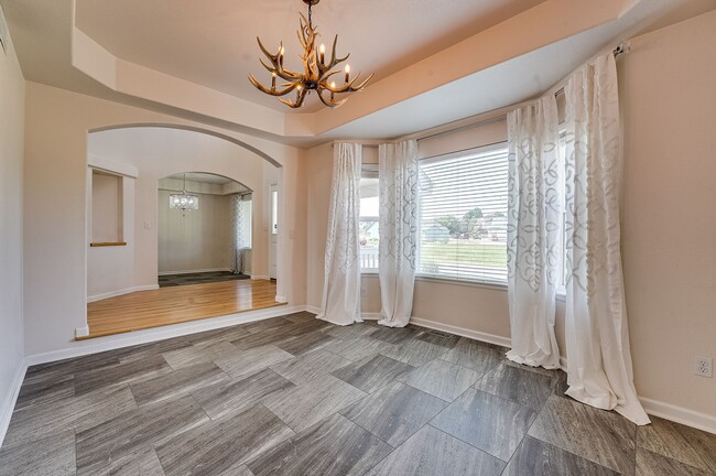Foto del edificio - Elegant 3-Bedroom, 3-Bath Home in Prestigi...