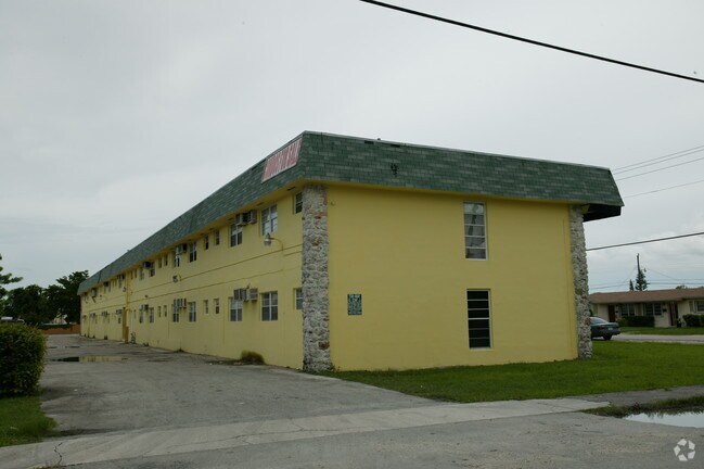 Building Photo - Hemingway Villa Condos