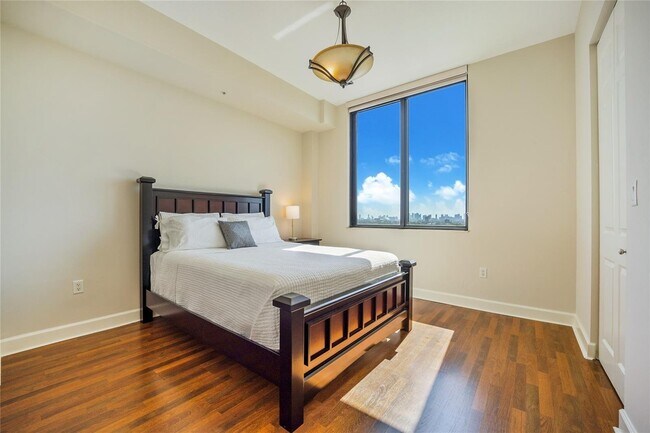 Foto del edificio - 1300 Ponce de Leon Blvd