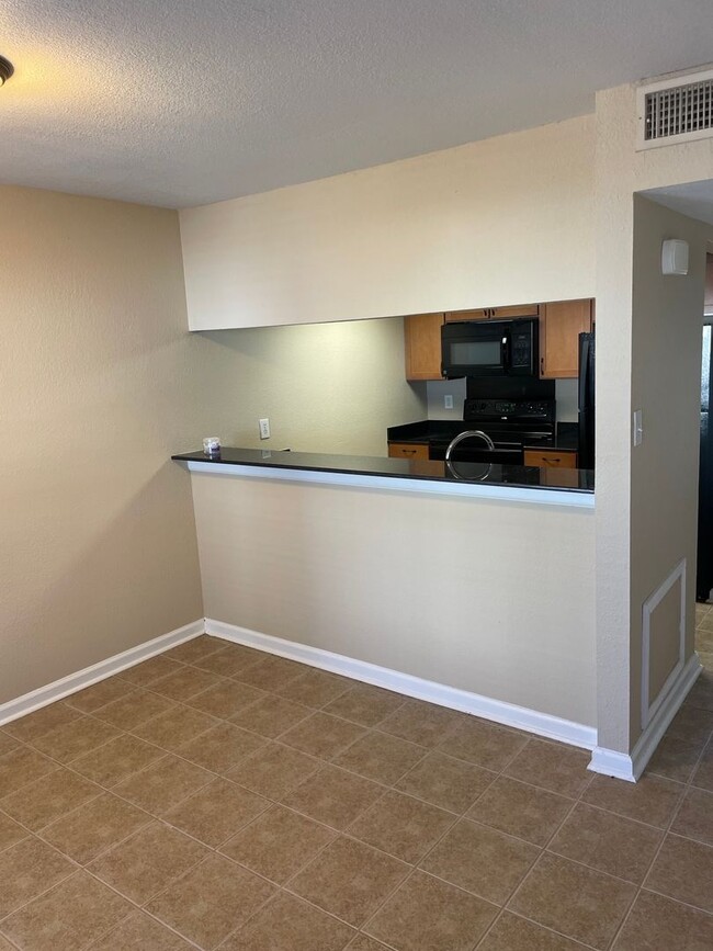 Building Photo - 2-bedroom condo in Oak Glen Marina