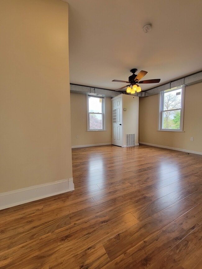 Building Photo - 933 Bleigh Ave