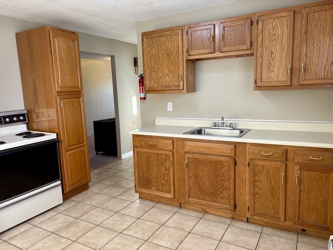 Building Photo - 10 16th St