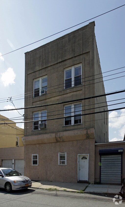 Building Photo - 11 St Marys Ave