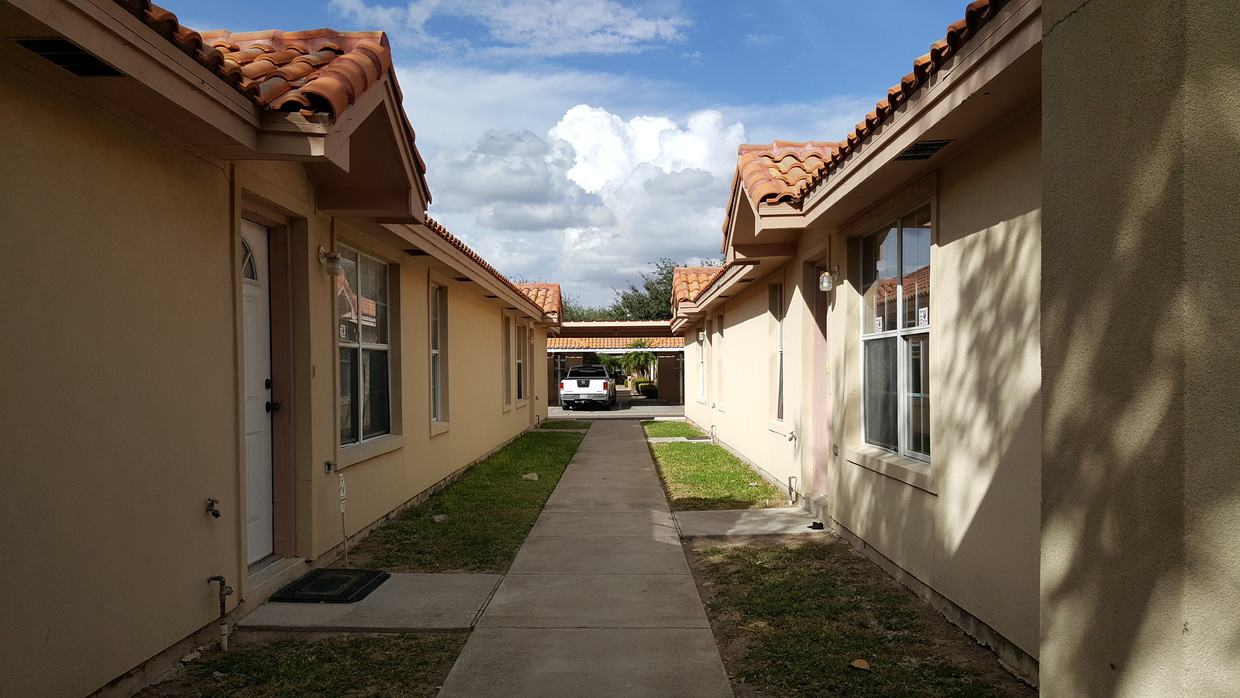 Unit Entrance - 2512 Redbud Ave