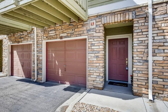 Foto del edificio - 2 bedromm, 2 bath townhome with attached 2...