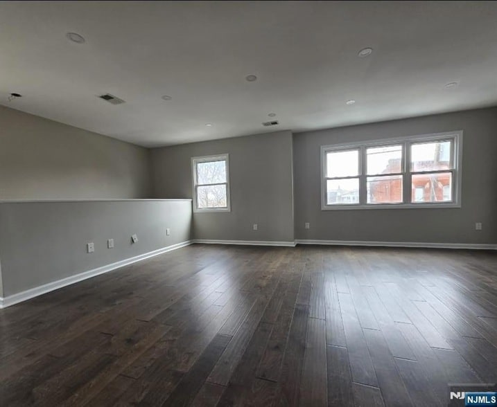 Building Photo - 7-9 Hudson St Unit 2ND