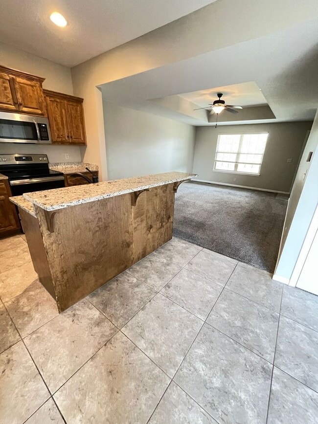 Building Photo - Gorgeous 4 bedroom, 2.5 bath home in Raymore!